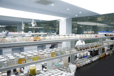 中山大學(xué)與萊茵化妝品廠聯(lián)合實(shí)驗(yàn)室 產(chǎn)學(xué)研深度融合推動(dòng)化妝品研發(fā)創(chuàng)新